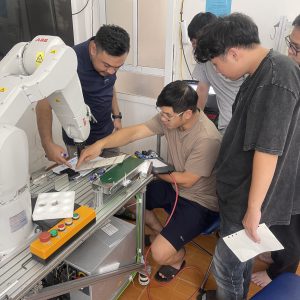 Khóa học lập trình robot công nghiệp
