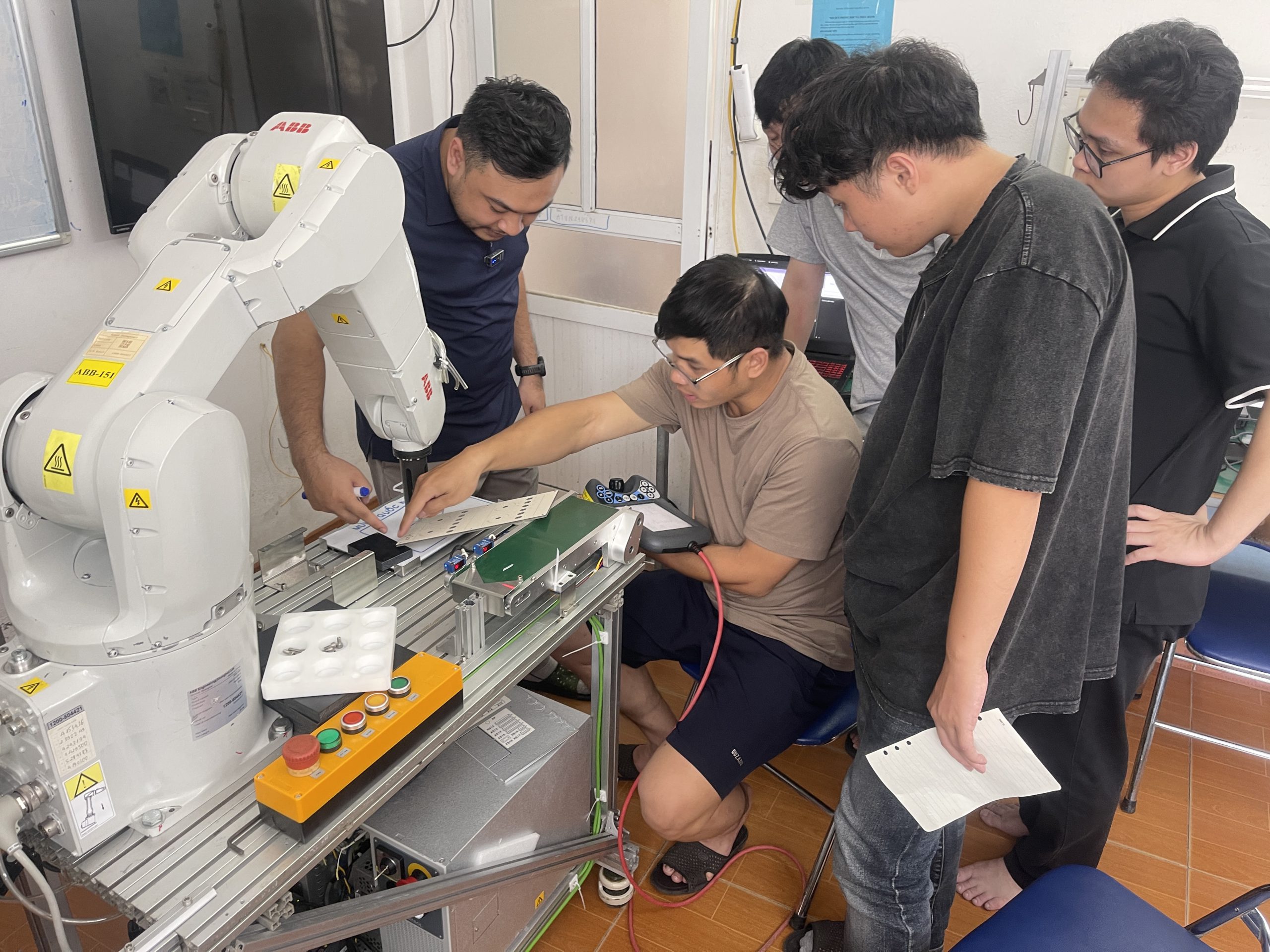 Khóa học lập trình robot công nghiệp