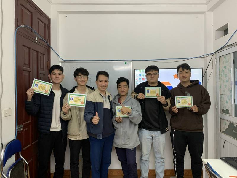 học viên hoàn thành khóa học PLC tại ATVN