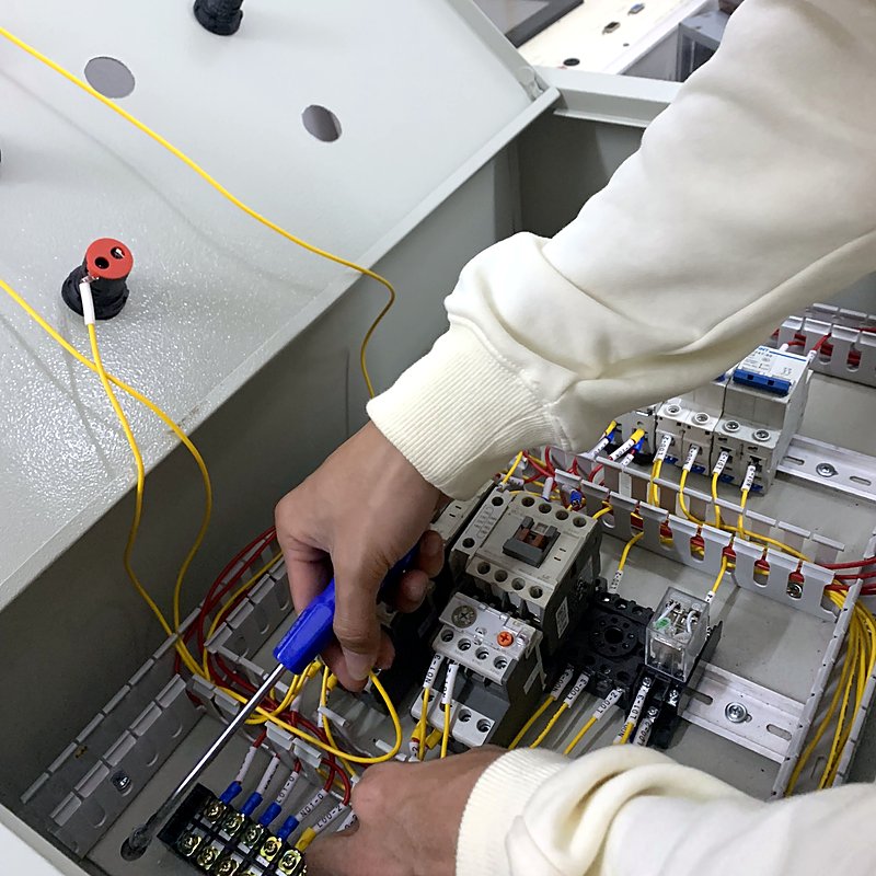 Khóa học thiết kế tủ điện công nghiệp - thực hành đấu nối tủ