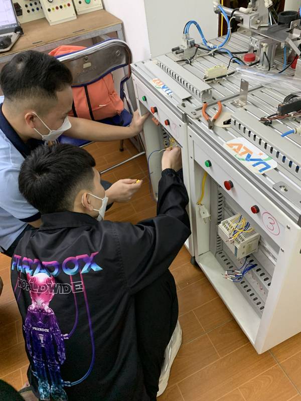 thiết bị thực hành tại trung tâm đào tạo PLC